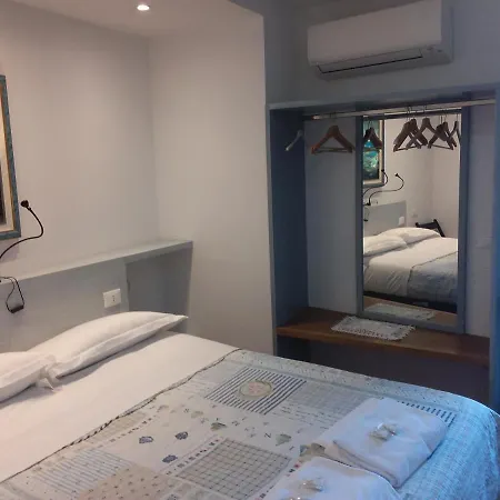 Rina Guest house *
